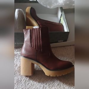 Women's brand new boots, never worn.